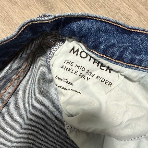 MOTHER Denim The Mid Rise Rider Ankle Fray - Picture 4 of 5